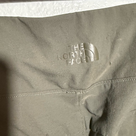 The North Face 🥰✨Women's Cropped Pants - Dark Green - Picture 6 of 6
